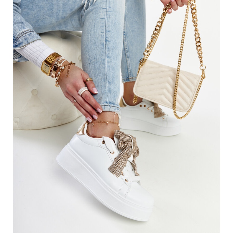 Adidași albi pe o platformă Shishay înaltă 1