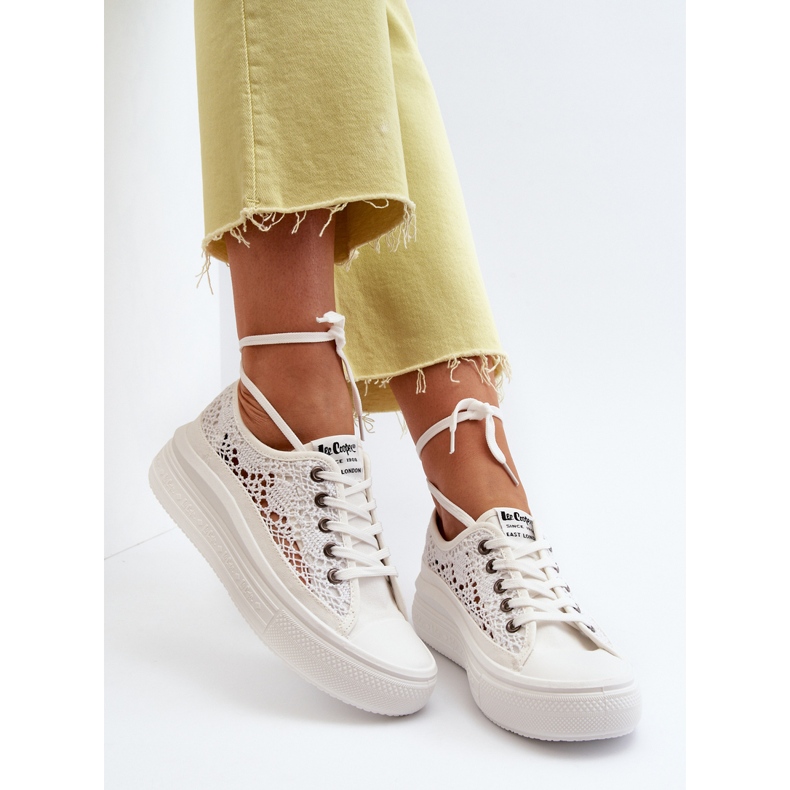 Pantofi de damă din dantelă Lee Cooper LCW-23-44-1617 alb 1