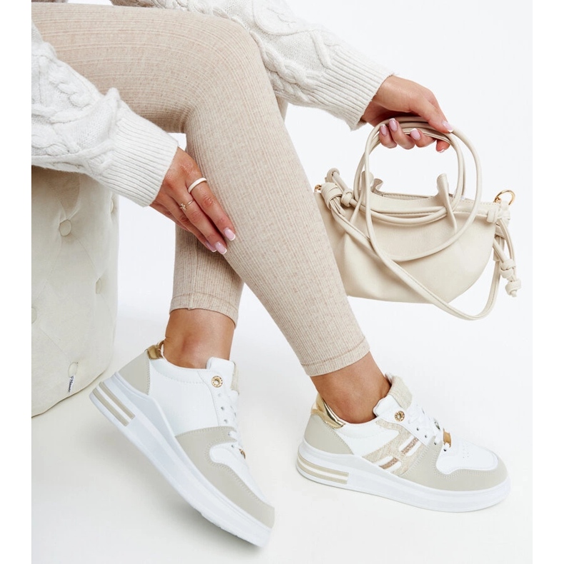 Tenisi albi si bej pe platforma Negisti 1