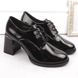 Pantofi de dama din piele lacuita cu toc inalt decorativ, negru Vinceza 63510 1
