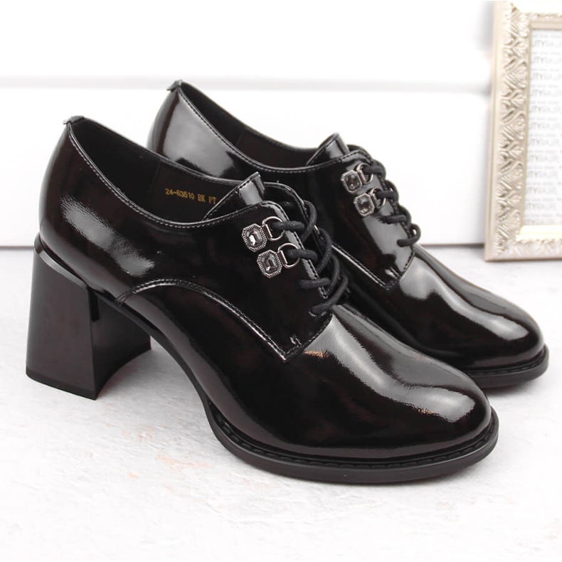 Pantofi de dama din piele lacuita cu toc inalt decorativ, negru Vinceza 63510 1