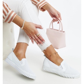 Pantofi albi din piele ajurata de la Vinceza 1