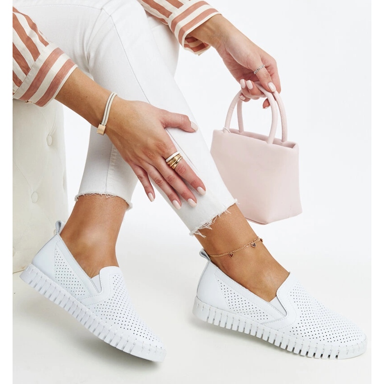 Pantofi albi din piele ajurata de la Vinceza 1