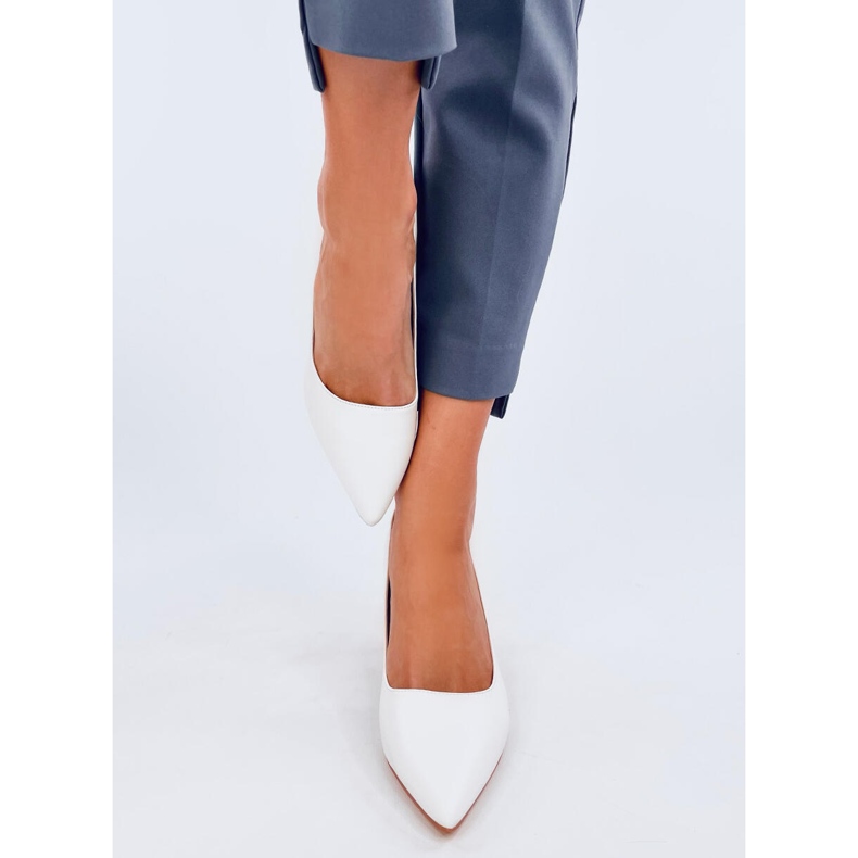 Pompe Greave White cu toc mic alb 1