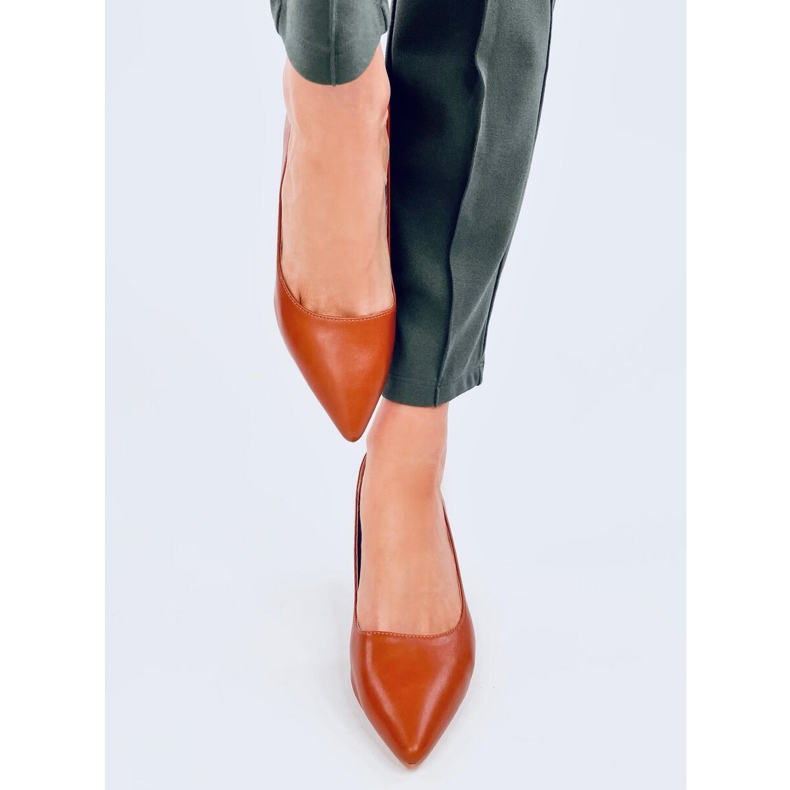 Pompe cu toc mic Greave Camel maro 1