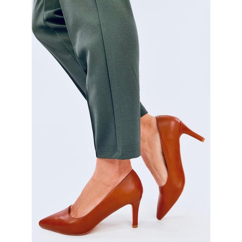 Pompe cu toc mic Greave Camel maro 2