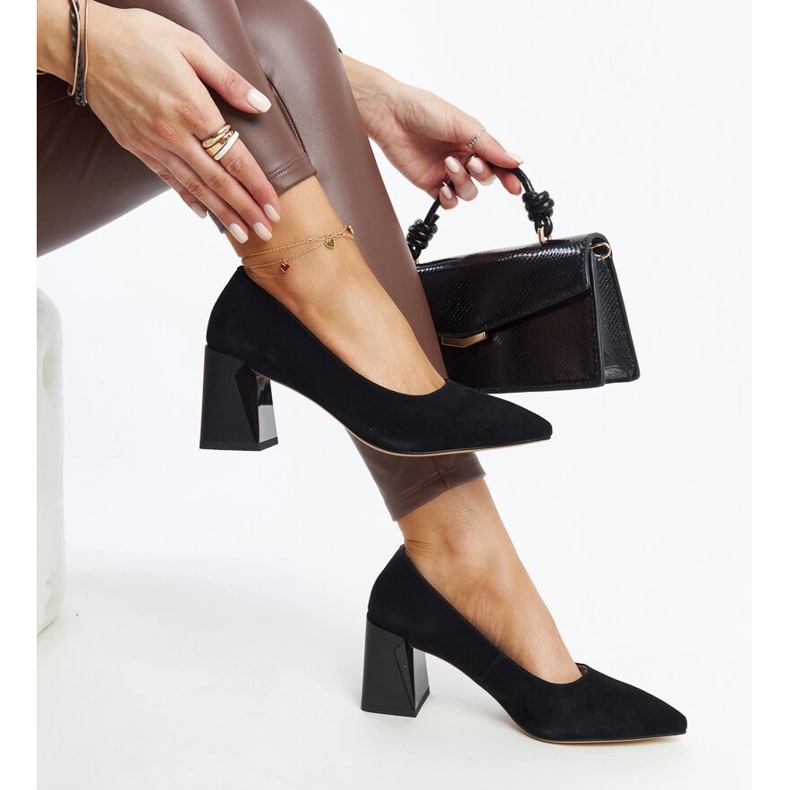 Pompi cu toc din piele neagra de la Vinceza negru 1