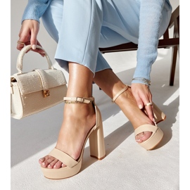 Sandale bej cu toc înalt de la Sille 2 Sandale bej cu toc înalt de la Sille 2