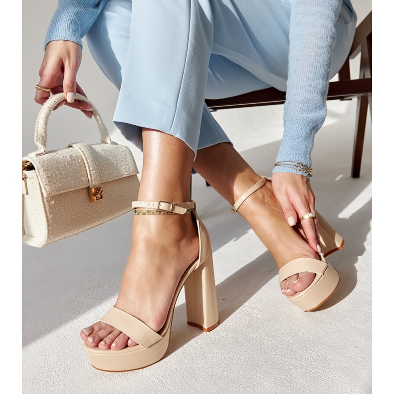 Sandale bej cu toc înalt de la Sille 2 Sandale bej cu toc înalt de la Sille 2