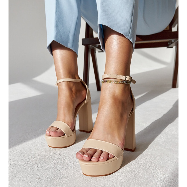 Sandale bej cu toc înalt de la Sille 1 Sandale bej cu toc înalt de la Sille 1