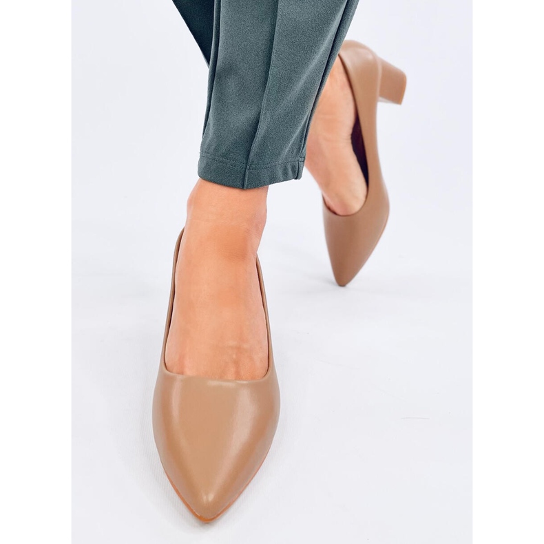 Crafts pantofi kaki cu toc mic bej 1