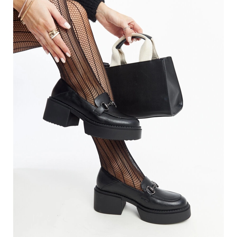 Pantofi cu toc înalt din piele ecologică neagră de la Vinceza negru 1 Pantofi cu toc înalt din piele ecologică neagră de la Vinceza negru 1