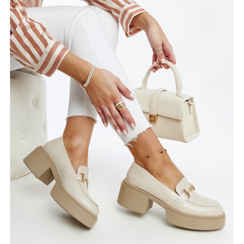 Pantofi cu toc bej din piele ecologică de la Vinceza 1