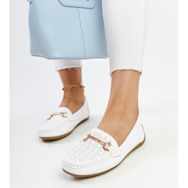 Mocasini albi cu cataramă decorativă de Adila 1