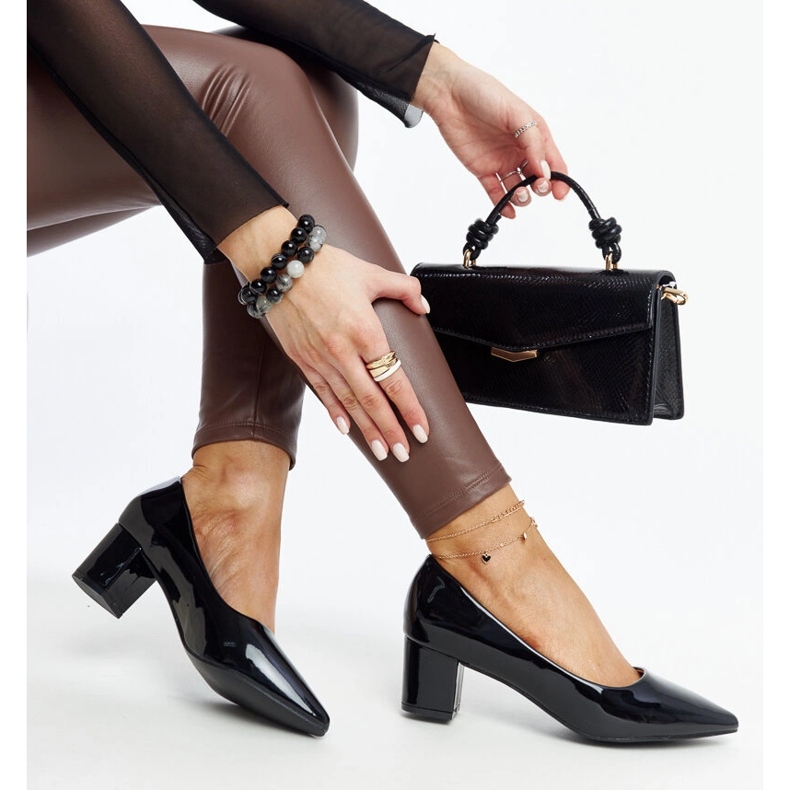 Pompe cu toc înalt Ognjenka patentate de culoare neagră negru 1 Pompe cu toc înalt Ognjenka patentate de culoare neagră negru 1