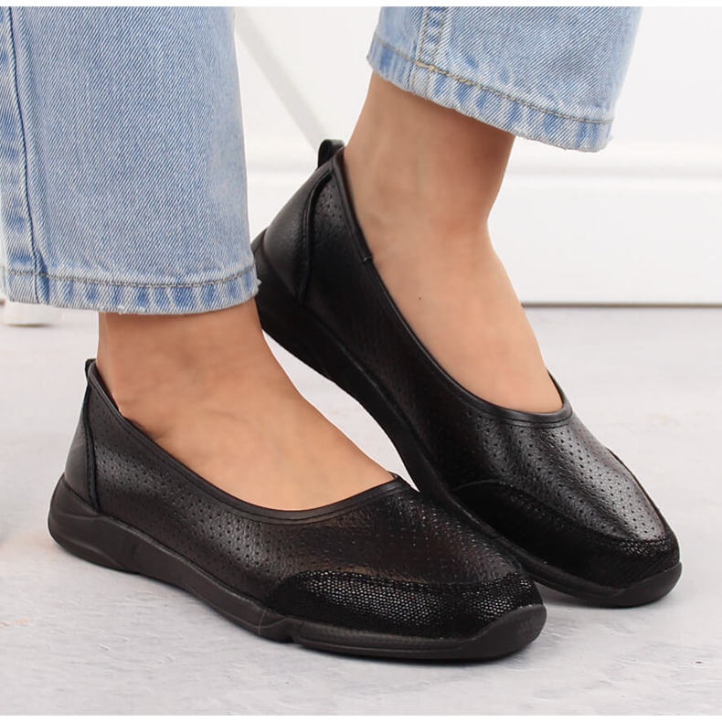 Balerini de damă din piele ajurata negri eVento 3621 negru 1