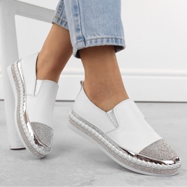 S.Barski Pantofi slip-on damă din piele cu zirconi, alb D&A LR370 1 S.Barski Pantofi slip-on damă din piele cu zirconi, alb D&A LR370 1