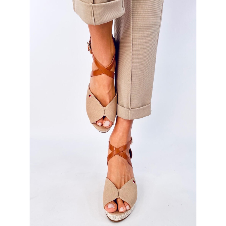 Sandale cu pană Berna Khaki cu vârf deschis bej 1 Sandale cu pană Berna Khaki cu vârf deschis bej 1