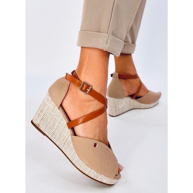 Sandale cu pană Berna Khaki cu vârf deschis bej 2 Sandale cu pană Berna Khaki cu vârf deschis bej 2