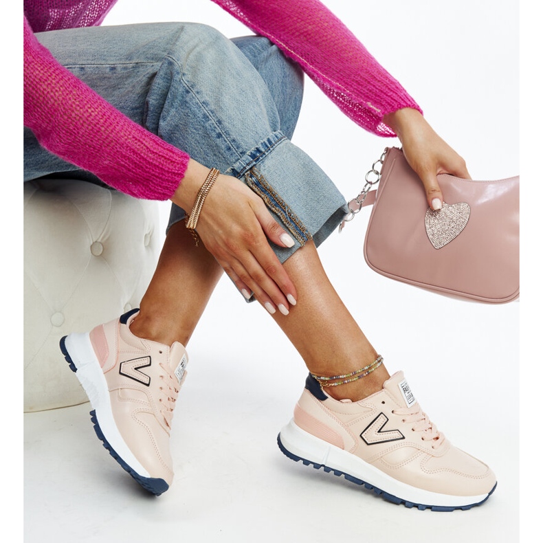 Adidași roz cu talpă mai groasă de la Olonio 1 Adidași roz cu talpă mai groasă de la Olonio 1