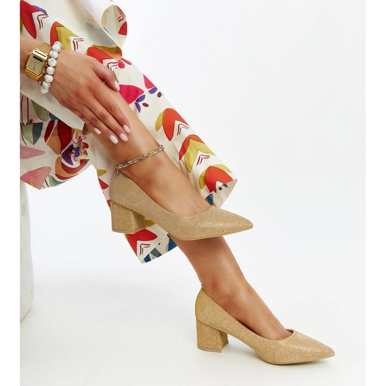 Pompe laice aurii strălucitoare cu toc înalt de aur 2 Pompe laice aurii strălucitoare cu toc înalt de aur 2