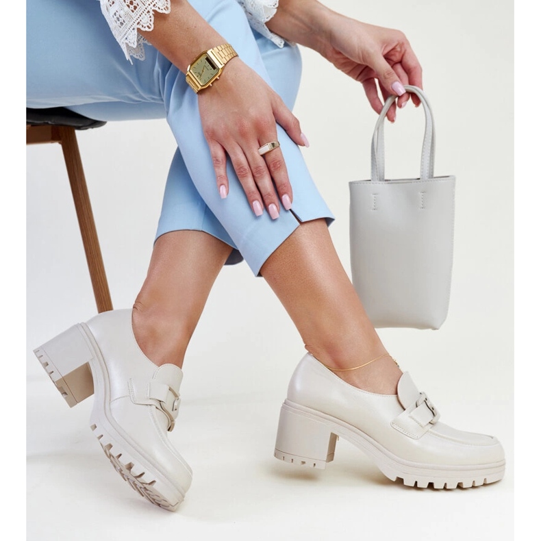 Pantofi bej cu inserție de piele de la Vinceza 1