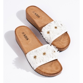Papuci de dama din piele intoarsa cu flori, alb 1 Papuci de dama din piele intoarsa cu flori, alb 1