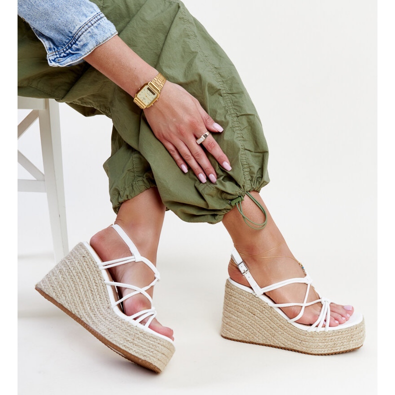 Sandale cu pană Mara albe 1 Sandale cu pană Mara albe 1