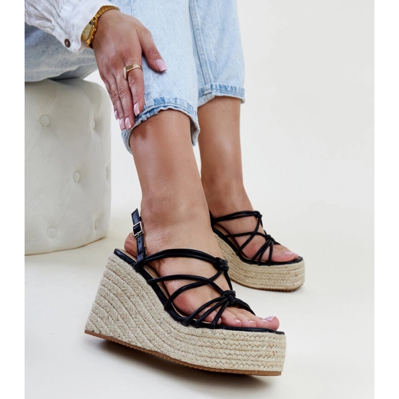 Sandale negre Mara cu pană negru 1