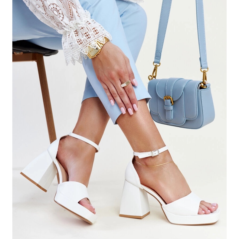Sandale albe cu toc de la Vesna 1