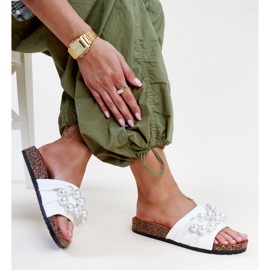 Flip-flops albi cu talpa de pluta cu margele Zlatna 1