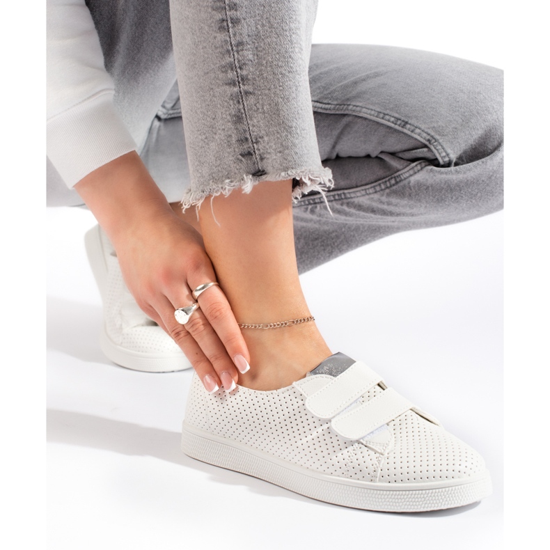 Adidasi albi de dama cu Velcro 2 Adidasi albi de dama cu Velcro 2