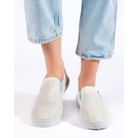 Tenisi slip-on ajurati în alb și albastru 4