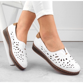 Pantofi slip-on de damă din piele, albi Artiker 54C1438 1 Pantofi slip-on de damă din piele, albi Artiker 54C1438 1