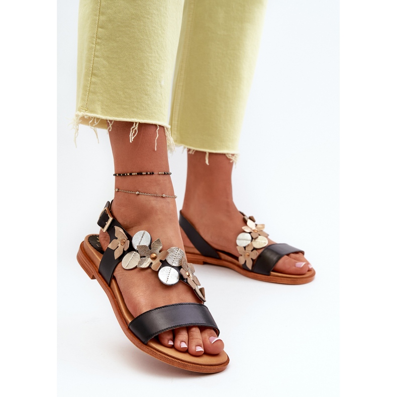 Sandale de damă din piele decorate cu flori Laura Messi 2762 negru 2 Sandale de damă din piele decorate cu flori Laura Messi 2762 negru 2