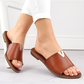 Flip-flops de damă maro cu toc joasă eVento 7736 1 Flip-flops de damă maro cu toc joasă eVento 7736 1