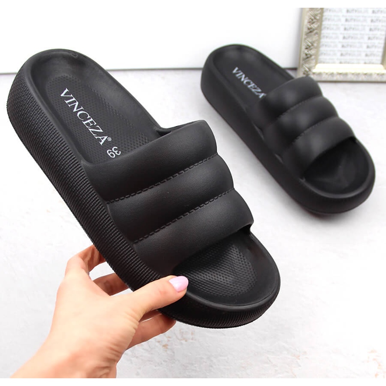 Slapi de damă matlasați cu platformă neagră Vinceza 75204 negru 1