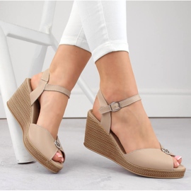 Sandale cu pană de damă din piele bej Filippo DS6026 1