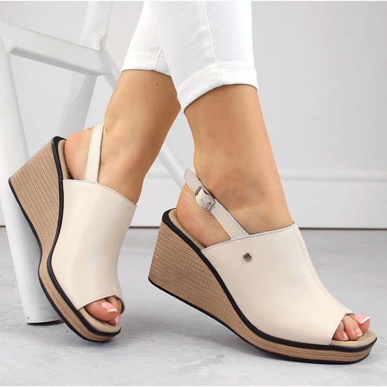 Sandale cu pană de damă din piele bej Filippo DS6027 1