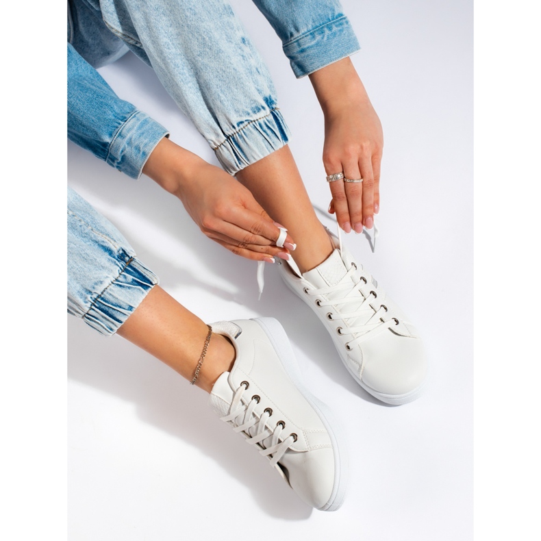 Pantofi sport albi cu șireturi 1 Pantofi sport albi cu șireturi 1