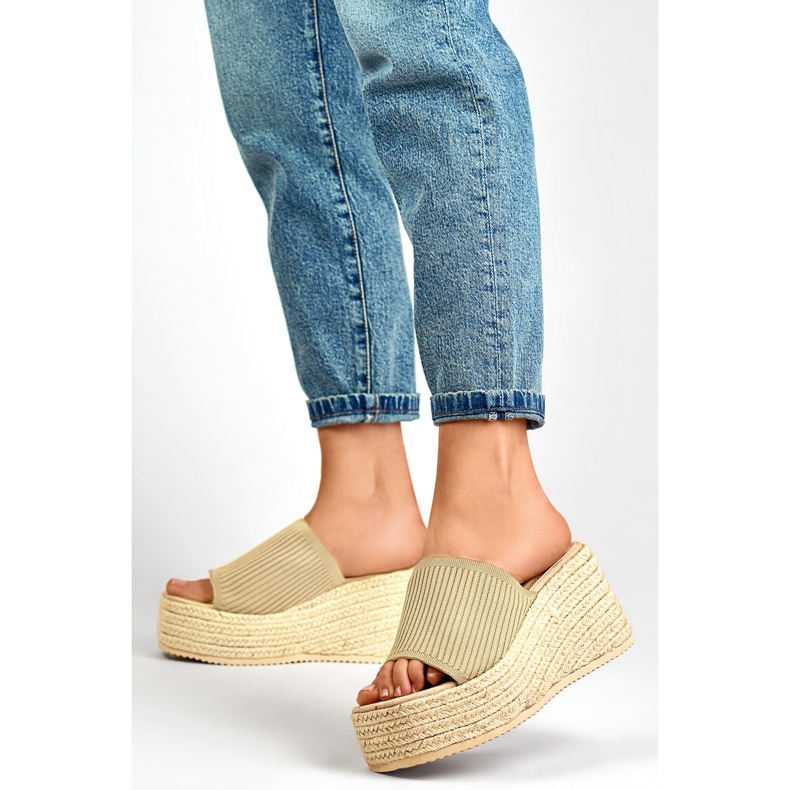 Flip-flops de espadrille pe o pană înaltă cu fir auriu de aur 1