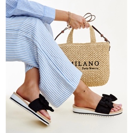 Catârii negri cu pană joasă a lui Mihail negru 1