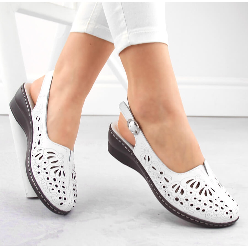 Sandale de damă confortabile din piele, ajurate, albe, T.Sokolski L24-27 1