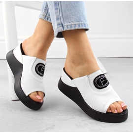 Sandale de damă din piele ajurata, alb Filippo DK6141 1