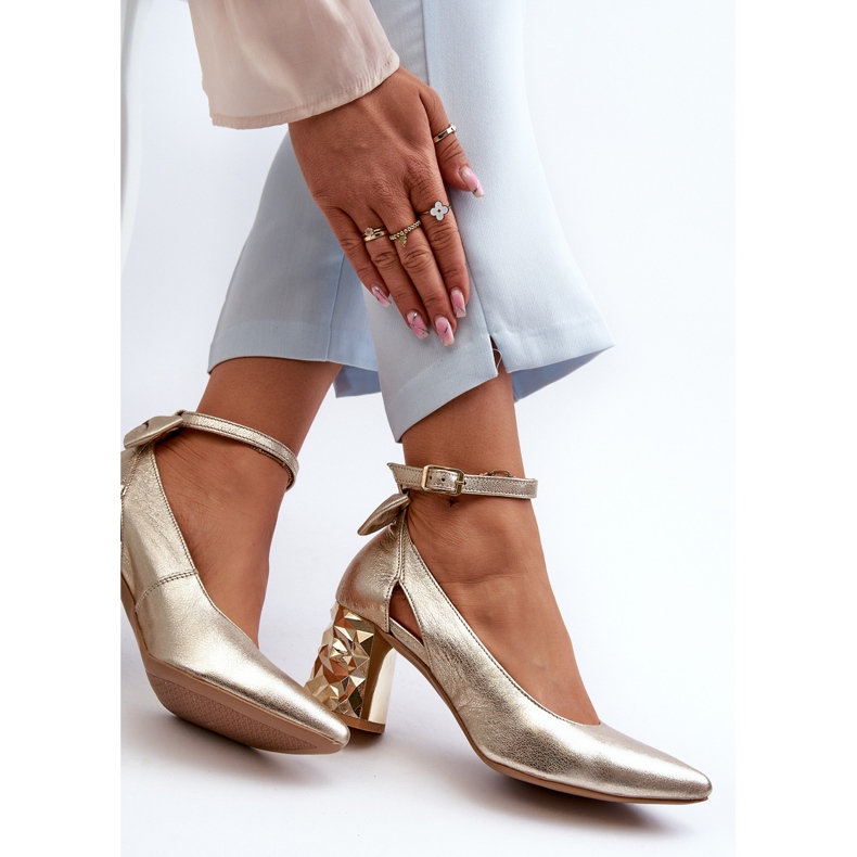 Pompe din piele cu fundă Maciejka 05059-25 Aur de aur 1