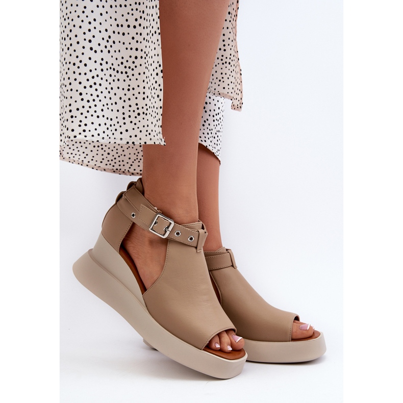 Jezzi Sandale De Dama Pe O Platforma Si O Pana Din Piele Ecologica, Bej Hloeli 2