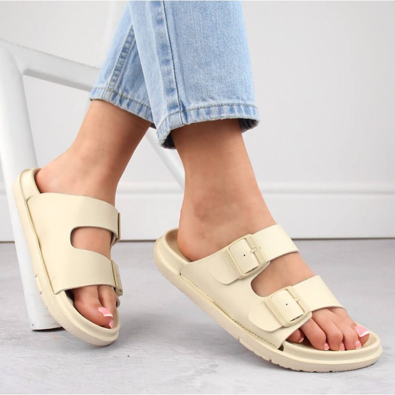 Slapi Big Star W INT2004C din spumă cu catarame, bej 2