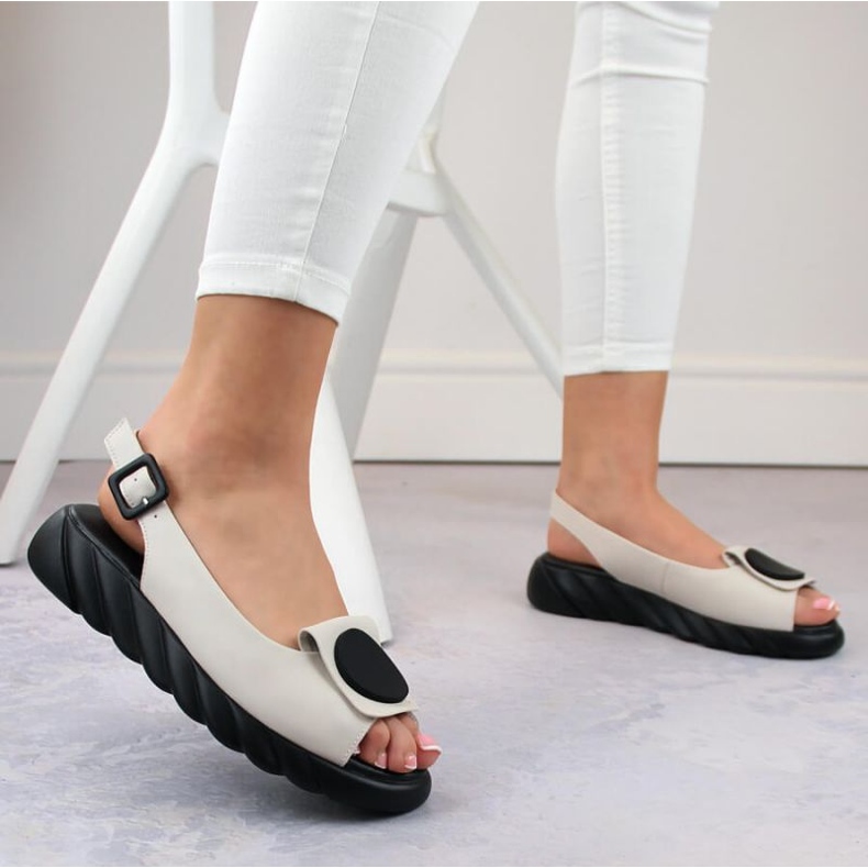 Sandale confortabile din piele pe platforma Artiker W HBH74B, bej 1