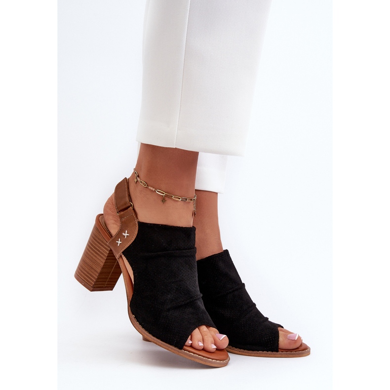 Sandale de damă ajurate pe un toc înalt Rosca neagră negru 2