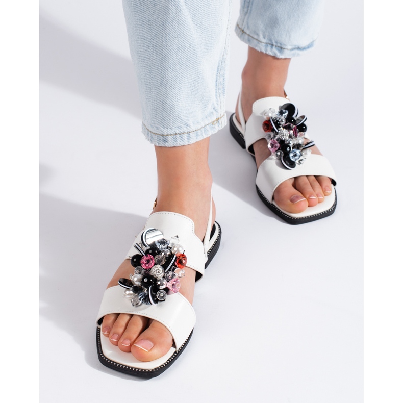 Sandale de dama albe cu decor 1